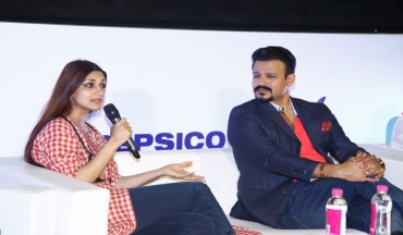 Mrs Sonali Bendre addressing the gathering 