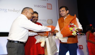 Shridhar Venkat greets Mr Sanjeev Kapoor at the video launch of Feed the Future Now